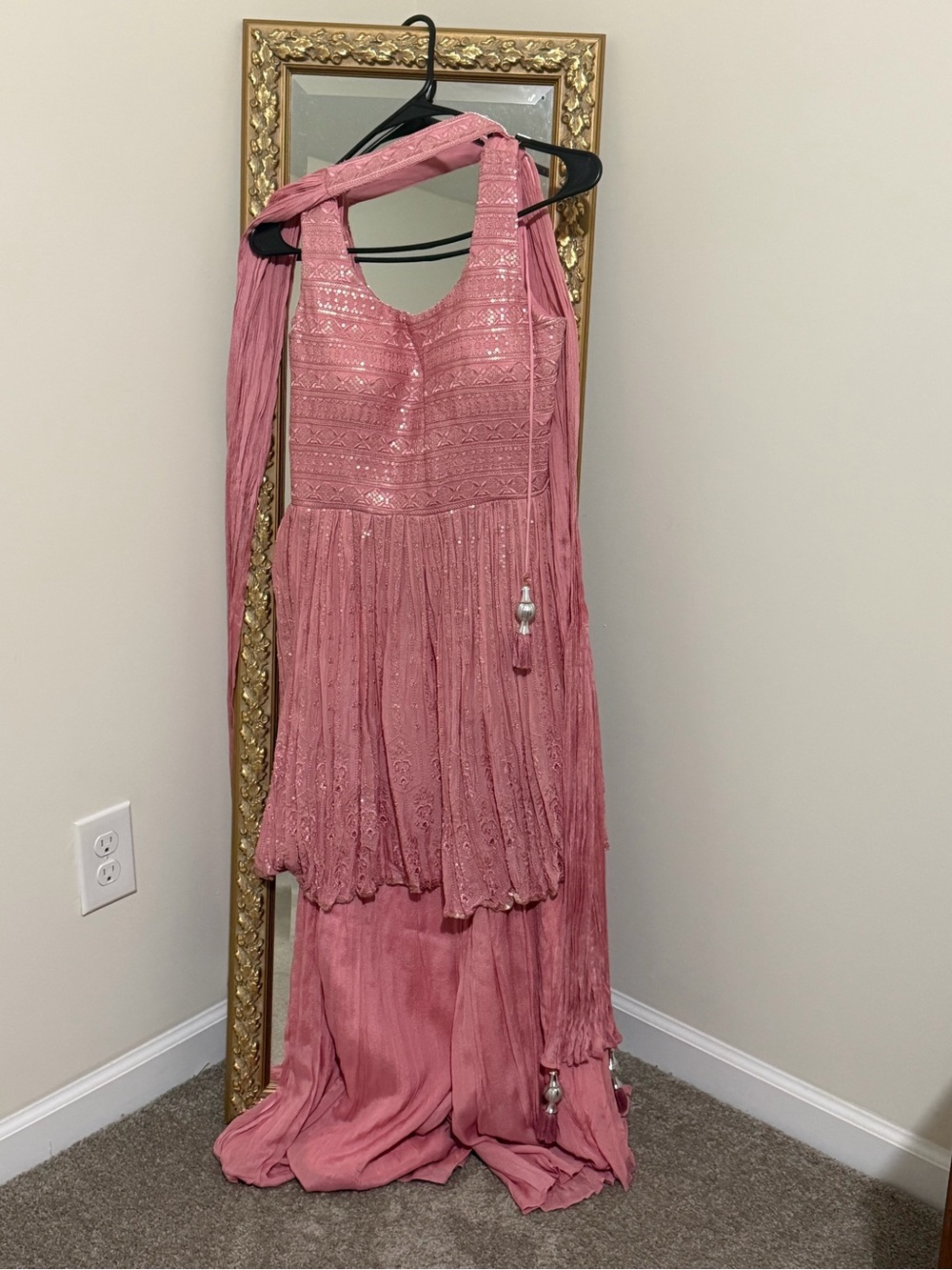 Elegant Pink Lace Sleeveless Indian dress - Picture 2 of 3